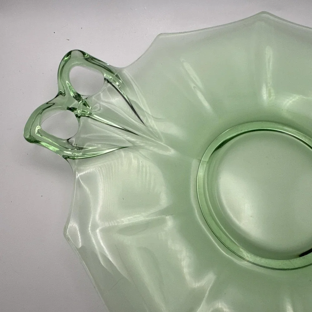 Vintage Fostoria Green Uranium Glass Serving Plate Bow Tie‎ Handles